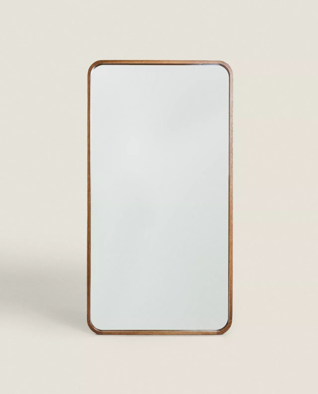 Rounded edges full length mirror
